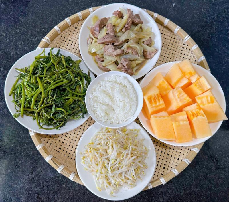 Cả nhà chồng thay phiên nhau nấu cơm cữ ngon cỡ nhà hàng cho bà đẻ: Mom này thắng đời 100-0 rồi!- Ảnh 9.