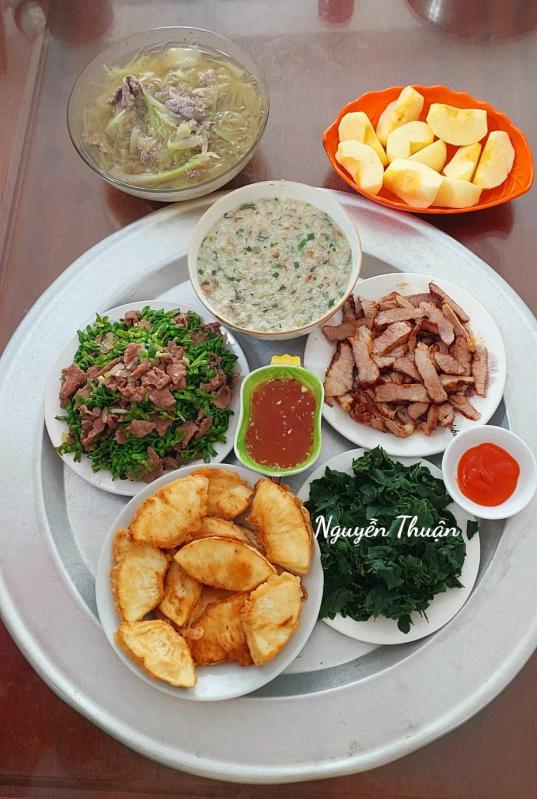 "Em gái nhà người ta" trổ tài nấu cơm cữ cho chị, hội bỉm sữa nhìn chỉ biết ước: "Đẻ thêm mấy đứa cũng được"- Ảnh 2.
