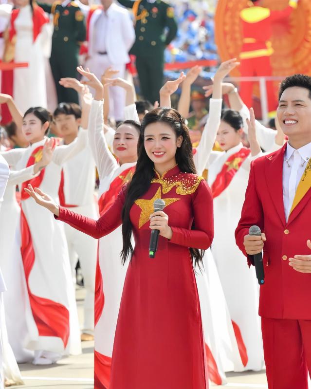 Không ai như mỹ nhân này: U40 trẻ đến mức bị nhầm là thiếu nhi, được săn đón chuẩn 