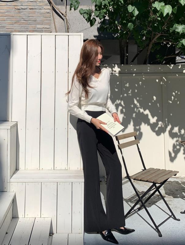 4 mẫu áo công sở phải có trong mùa đông để style đi làm sành điệu hơn hẳn năm ngoái- Ảnh 2.