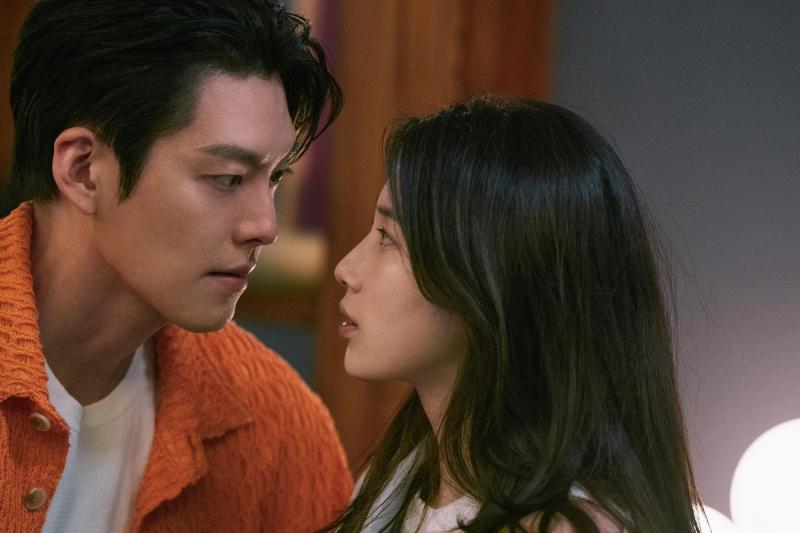 "Suzy sống dựa vào nhan sắc mãi không biết ngại à?"- Ảnh 1.