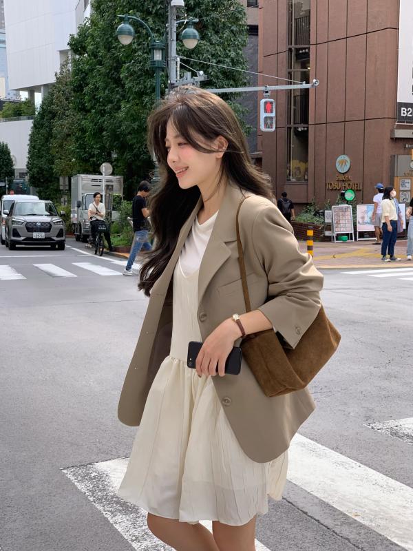 4 mẫu áo blazer đi đâu cũng gặp trong mùa đông này- Ảnh 6.