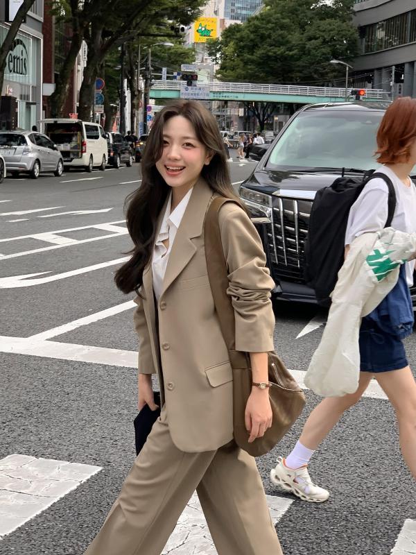 4 mẫu áo blazer đi đâu cũng gặp trong mùa đông này- Ảnh 5.