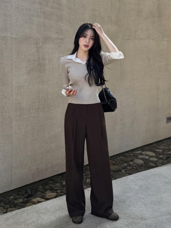 Đừng xem nhẹ 4 mẫu áo tối giản này vì phối với quần ống rộng sẽ cho outfit đẹp đỉnh cao- Ảnh 1.
