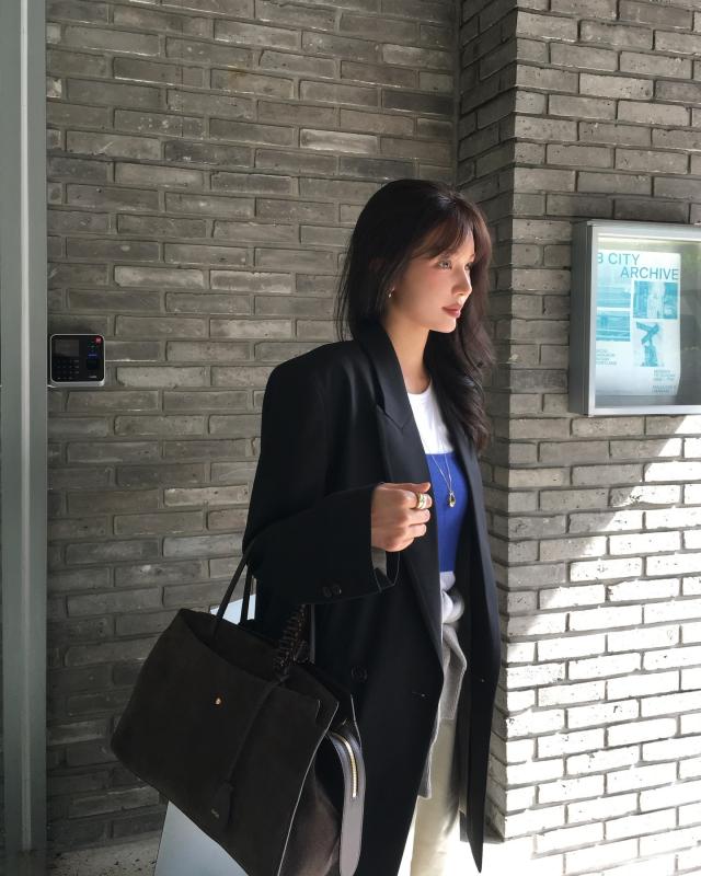 4 mẫu áo blazer đi đâu cũng gặp trong mùa đông này- Ảnh 8.