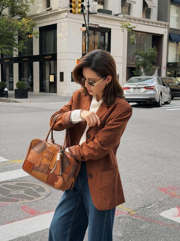 Kết hợp 4 kiểu áo khoác này với quần jeans, chị em sẽ chạm đỉnh cao sành điệu- Ảnh 1.