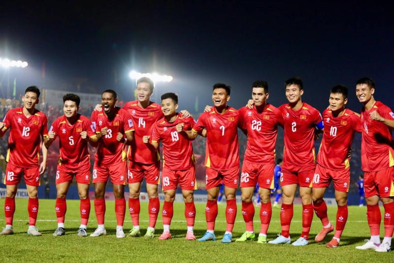 Bảng xếp hạng FIFA tháng 10: Đội tuyển Việt Nam tăng 3 bậc- Ảnh 1.
