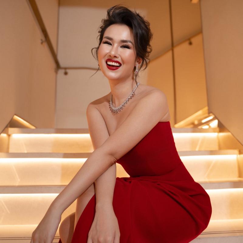 Mẹ 2 con chạy show liên tục, vào Nam ra Bắc thở không ra hơi- Ảnh 2.