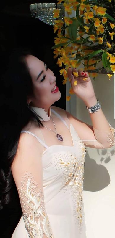 Nhan sắc vợ 3, kém 29 tuổi của "vua hài" từng cầm 300 cây vàng mua siêu xe, giờ bán cơm tấm- Ảnh 6.