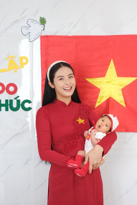 4 hot mom rủ nhau 