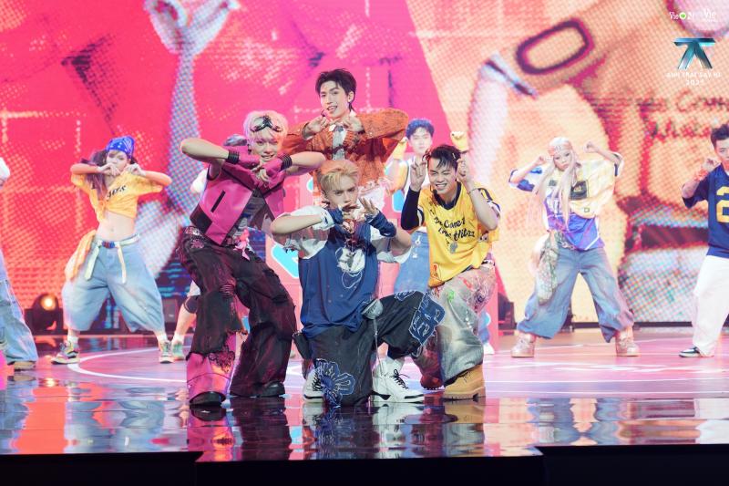 Tranh cãi Anh Trai Say Hi sử dụng hình ảnh độc quyền của nhóm nữ phiền nhất Kpop- Ảnh 1.