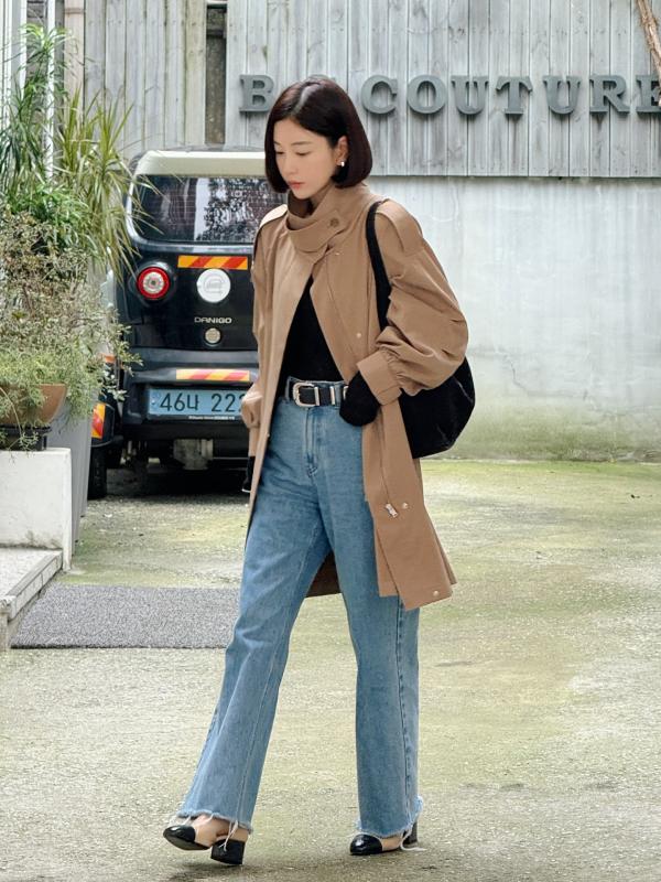 Tìm ra mẫu quần jeans hoàn hảo nhất cho phụ nữ trên 40 tuổi: Mặc lên gọn dáng, chuẩn thanh lịch- Ảnh 2.