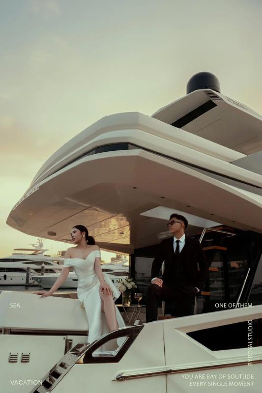 Tiền vệ ĐT Việt Nam khoe ảnh cưới trên du thuyền cùng cô chủ tiệm vàng- Ảnh 2.