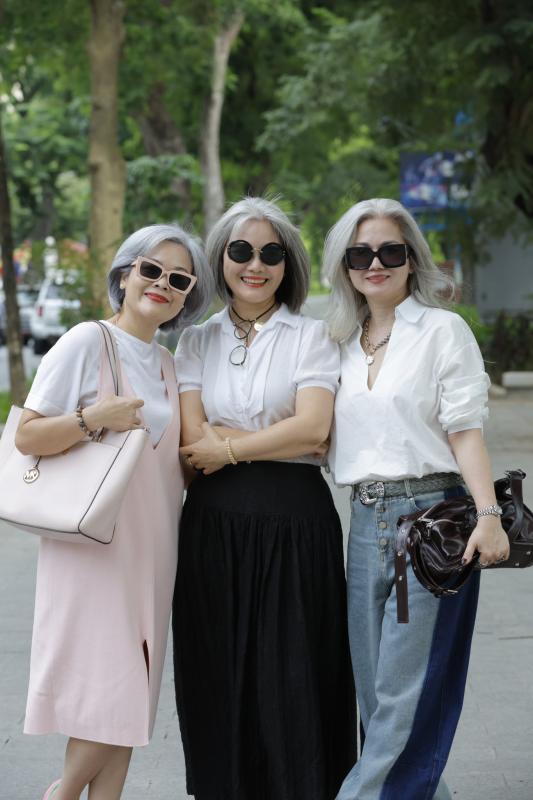 Tìm ra hội chơi tóc bạc khét nhất thủ đô, đỉnh nhất là một "chị đẹp" U60 đã đẹp còn sang- Ảnh 2.