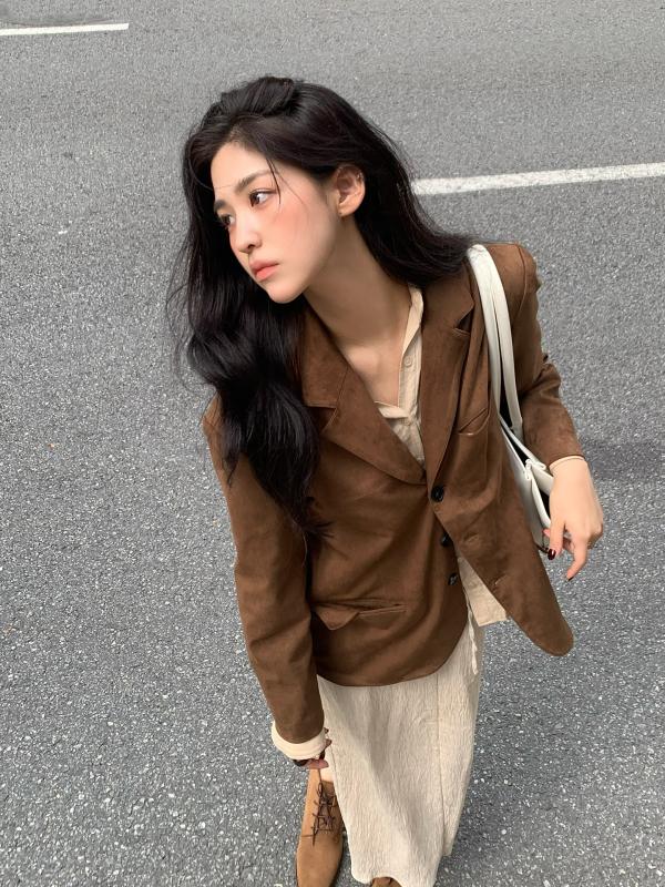 4 mẫu áo blazer đi đâu cũng gặp trong mùa đông này- Ảnh 2.