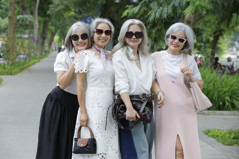 Tìm ra hội chơi tóc bạc khét nhất thủ đô, đỉnh nhất là một "chị đẹp" U60 đã đẹp còn sang- Ảnh 10.
