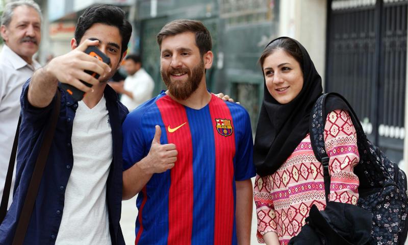 Lợi dụng vẻ ngoài giống Lionel Messi để “lừa tình” hàng chục cô gái?- Ảnh 3.