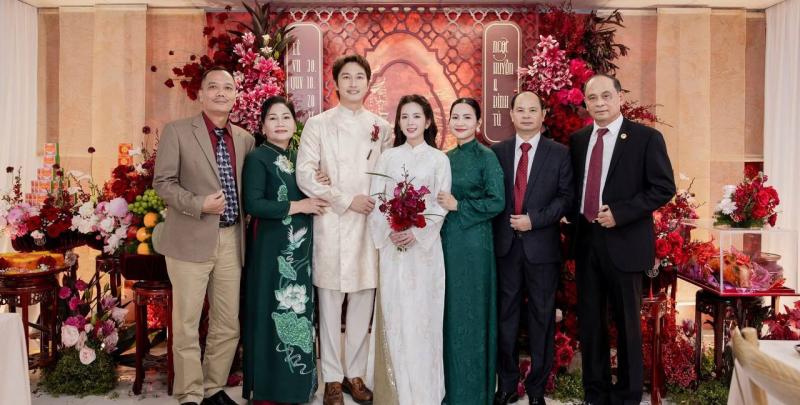 Lễ ăn hỏi Đình Tú - Ngọc Huyền: Cô dâu chú rể lộ diện quá đẹp đôi!- Ảnh 6.