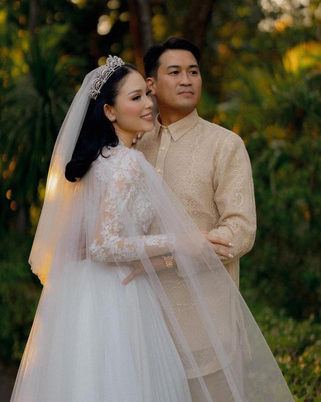 Váy cưới của Tiên Nguyễn, Hà Tăng và Linh Rin: 2 chị dâu không dám làm 1 điều như em chồng- Ảnh 4.