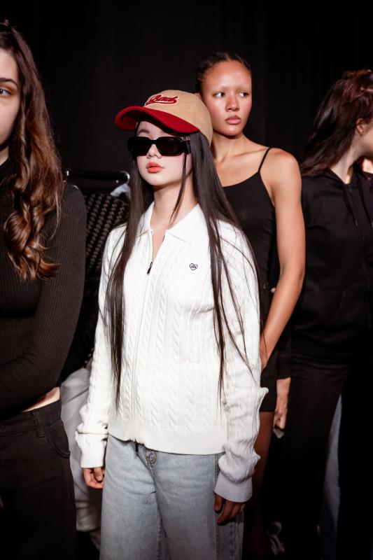 Mẫu Teen Maika Ngọc Khánh sải bước tại tuần lễ thời trang Milan Fashion Week 2025- Ảnh 2.