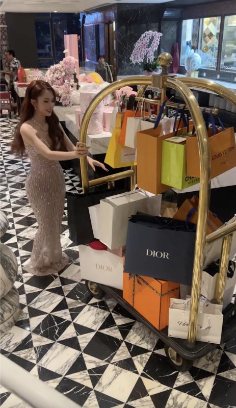 Sự thật về hộp quà Hermès Birkin bạch tạng bị nói “chắc chắn fake” của Hà Môi- Ảnh 7.
