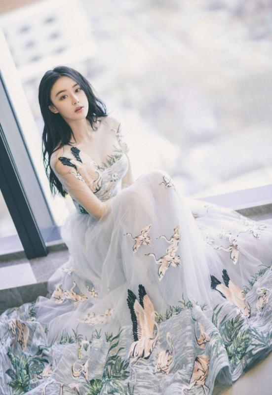 Xuất hiện mỹ nữ là minh tinh của giới hot girl mạng, Lưu Diệc Phi lẫn Baifern bị gọi tên- Ảnh 4.