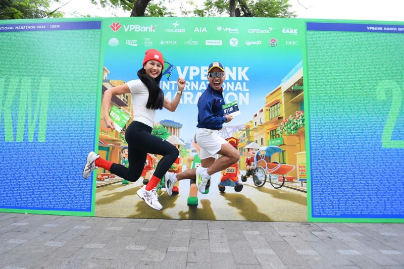 Dàn trai xinh, gái đẹp, người nổi tiếng tụ hội tại VPBank Hanoi International Marathon 2025- Ảnh 1.