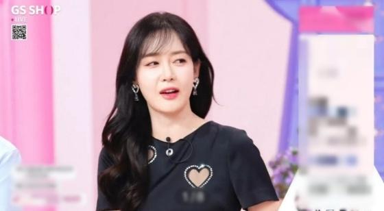"Búp bê” nổi tiếng trở lại showbiz sau khi chồng đại gia lãnh án tù- Ảnh 5. "Búp bê” nổi tiếng trở lại showbiz sau khi chồng đại gia lãnh án tù- Ảnh 5.