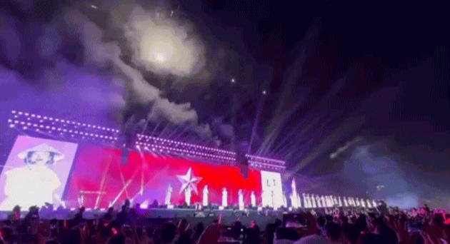 Concert Em Xinh Say Hi ở Mỹ Đình: Miu Lê đứng im như tượng, mãi mới chịu hát- Ảnh 3.