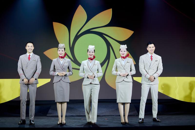 Hãng hàng không mới của Việt Nam ra mắt đồng phục cho tiếp viên, dân tình khen nức nở- Ảnh 1.