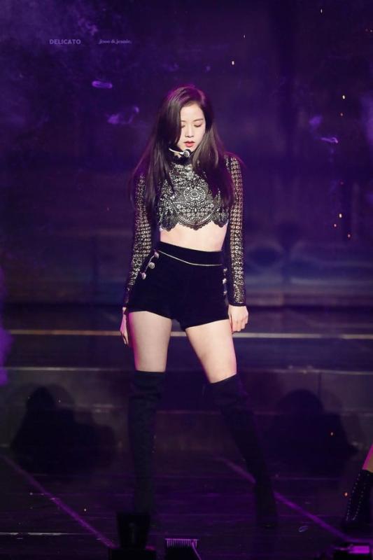 Jisoo lộ bụng mỡ nhưng visual vẫn quá đỉnh!- Ảnh 10.