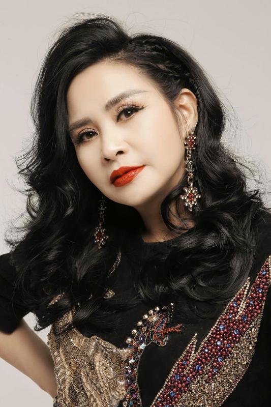 Nữ nghệ sĩ Việt bị kẻ lạ đánh tráo lúc chào đời: Đẻ con lúc 19 tuổi, sắp lên xe hoa- Ảnh 1.