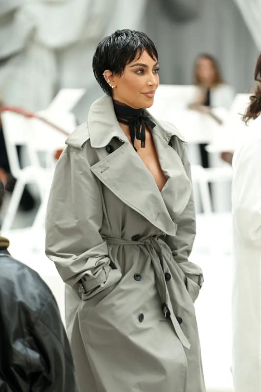 Chị em Kim Kardashian, Kylie Jenner bị chê thậm tệ: Tài năng ở đâu, sao vượt mặt dàn sao quốc tế?- Ảnh 5. Chị em Kim Kardashian, Kylie Jenner bị chê thậm tệ: Tài năng ở đâu, sao vượt mặt dàn sao quốc tế?- Ảnh 5.