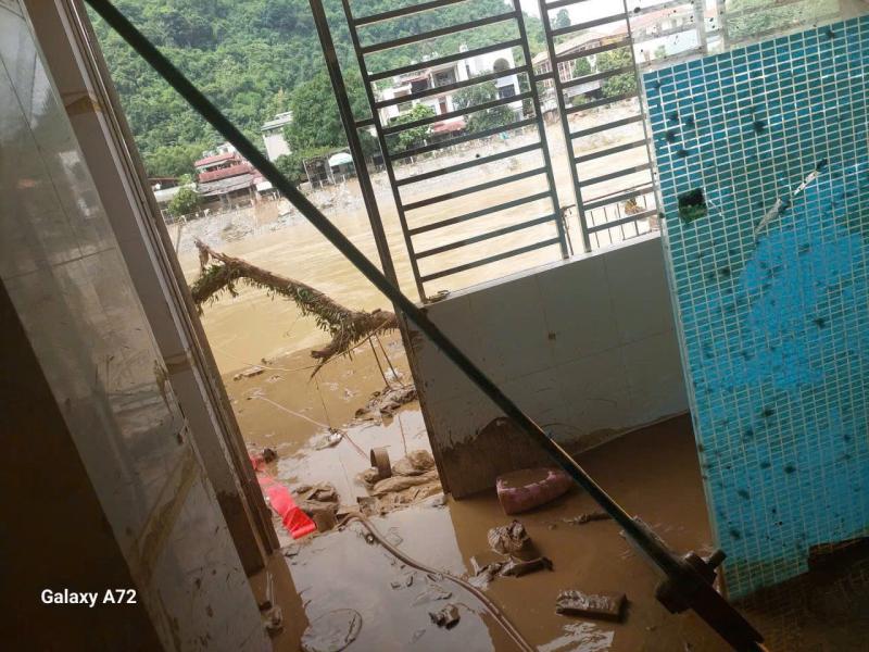 Nhà 1 Hoa hậu Việt tan hoang sau lũ quét, xem cận khung cảnh mới kinh hoàng- Ảnh 6. Nhà 1 Hoa hậu Việt tan hoang sau lũ quét, xem cận khung cảnh mới kinh hoàng- Ảnh 6.