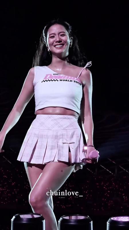 Jisoo lộ bụng mỡ nhưng visual vẫn quá đỉnh!- Ảnh 1.