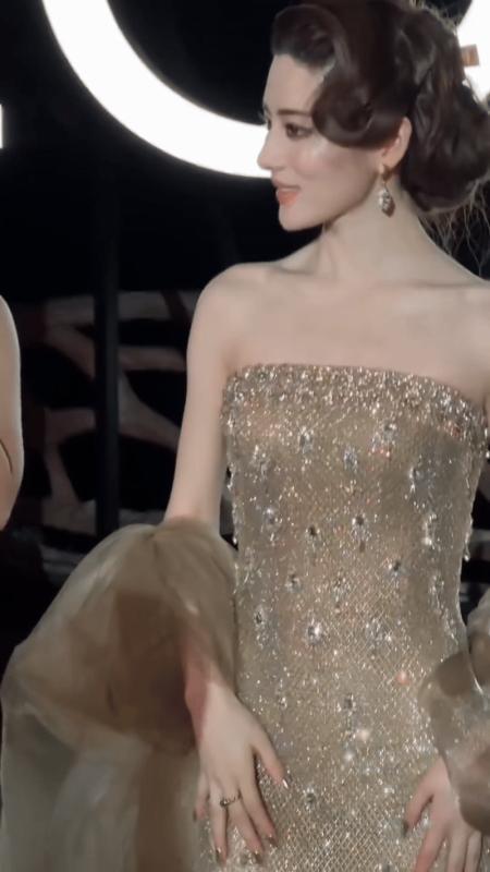 Xuất hiện mỹ nữ là minh tinh của giới hot girl mạng, Lưu Diệc Phi lẫn Baifern bị gọi tên- Ảnh 14.