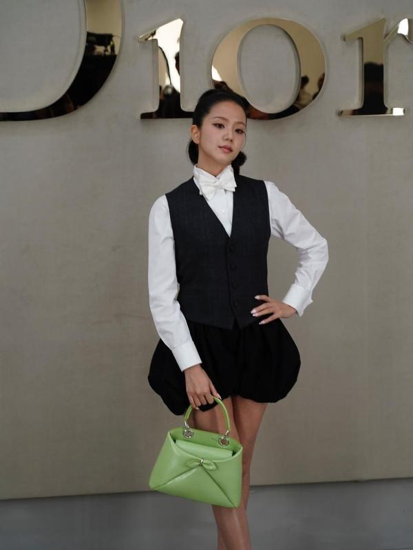 Show Dior gây hụt hẫng: Jisoo quay ngoắt 180 độ, Jimin 2 năm trở lại chưa đủ wow- Ảnh 5.