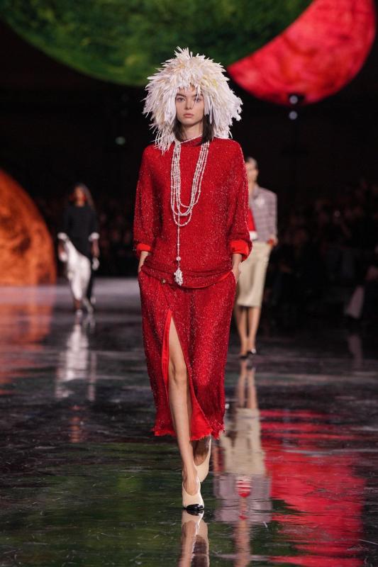 Chanel vừa tới một thiên hà mới với màn debut của Matthieu Blazy- Ảnh 14.