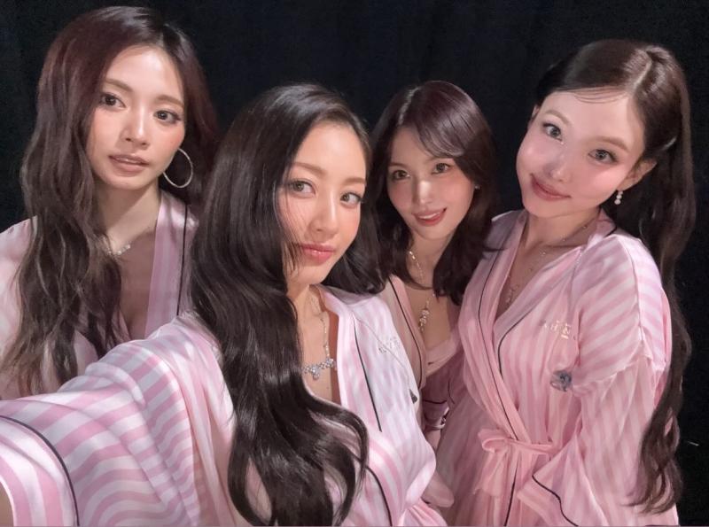 TWICE bị chê tơi tả ở Victoria's Secret Show, đẳng cấp thua xa Lisa (BLACKPINK)!- Ảnh 7. TWICE bị chê tơi tả ở Victoria's Secret Show, đẳng cấp thua xa Lisa (BLACKPINK)!- Ảnh 7.