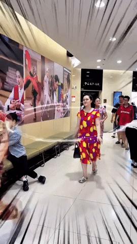 Vợ Duy Mạnh mặc đồ như 