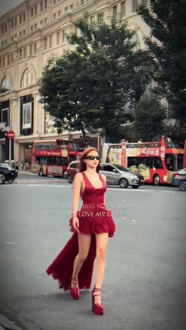 Louis Phạm khoe body cực phẩm, thần thái sang chảnh nổi bật trên phố, netizen cảm thán: 