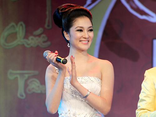 Hoa hậu Việt mắc bệnh lạ: Thường lên cơn co giật, bị bệnh viện trả về, 10 ngón tay đều có sẹo- Ảnh 3.