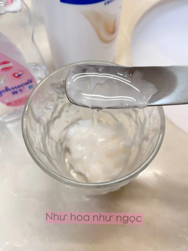 Từng bỏ tiền triệu đi hấp tóc mỗi tuần, cuối cùng phát hiện ra bí quyết chỉ bằng… dầu em bé- Ảnh 4.