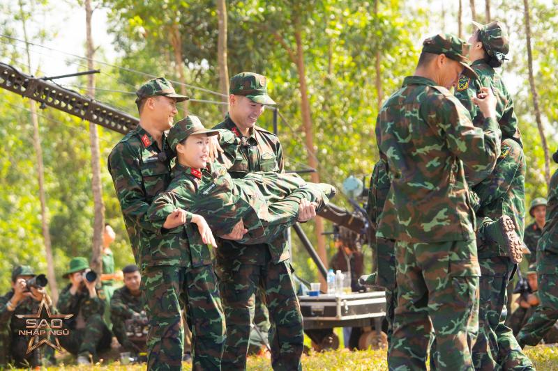 Tập 13 Sao Nhập Ngũ: 1 nhân vật rời chương trình, Hương Giang kinh ngạc khi thấy món đồ này- Ảnh 6.
