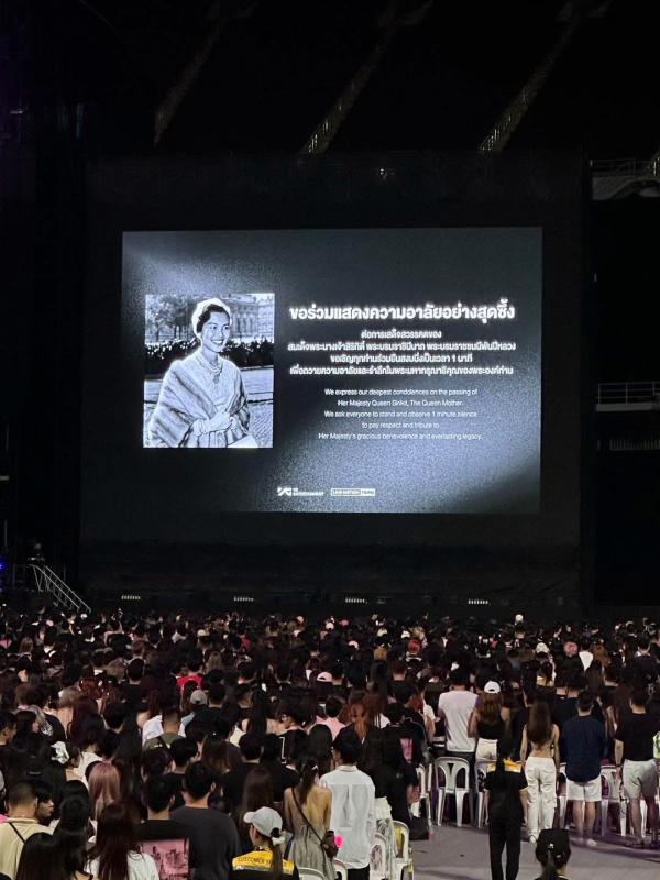 Cảnh tượng "phủ đen" chưa từng có tại concert BLACKPINK- Ảnh 1.