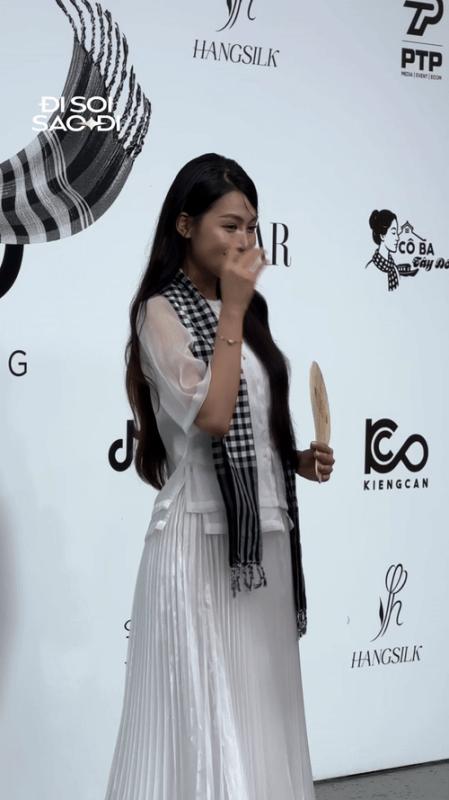 Á hậu bị đồn hẹn hò doanh nhân Đức Phạm: Ngồi Bentley đi sự kiện, nhưng ra về sao thế này?- Ảnh 20.
