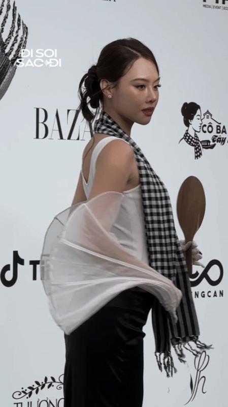 Á hậu bị đồn hẹn hò doanh nhân Đức Phạm: Ngồi Bentley đi sự kiện, nhưng ra về sao thế này?- Ảnh 19.