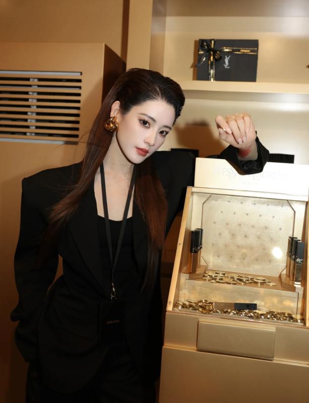 Xuất hiện mỹ nữ là minh tinh của giới hot girl mạng, Lưu Diệc Phi lẫn Baifern bị gọi tên- Ảnh 5.