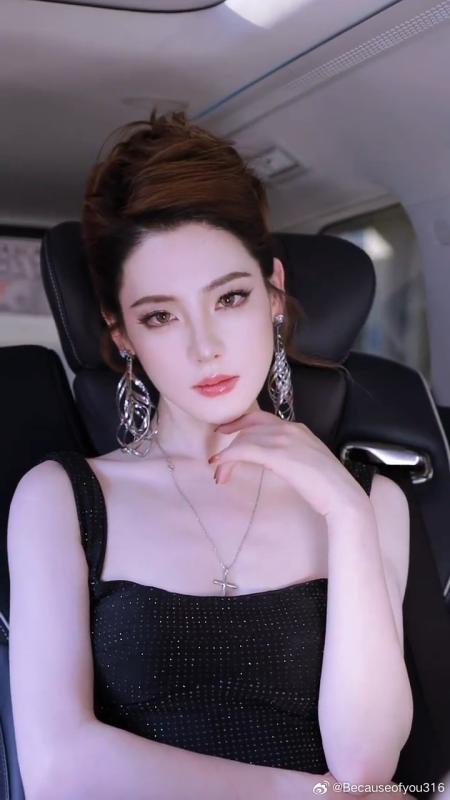 Xuất hiện mỹ nữ là minh tinh của giới hot girl mạng, Lưu Diệc Phi lẫn Baifern bị gọi tên- Ảnh 22.