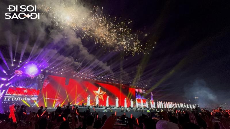 Sự cố nổ pháo hoa rơi trúng khán giả tại concert Em Xinh- Ảnh 1.